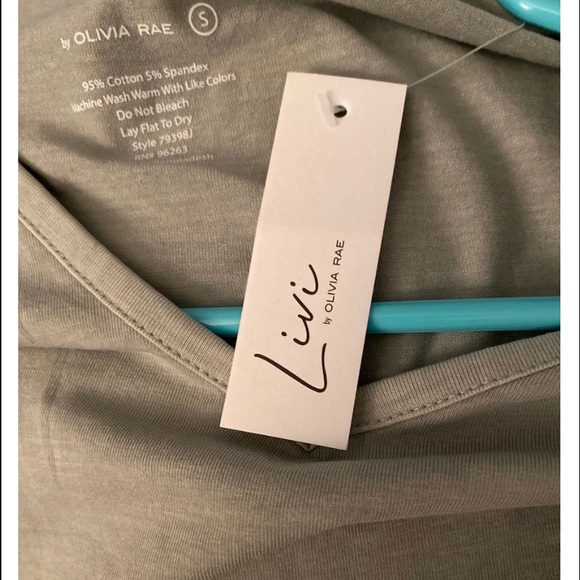 Livi by Olivia Rae T shirt - Picture 3 of 3